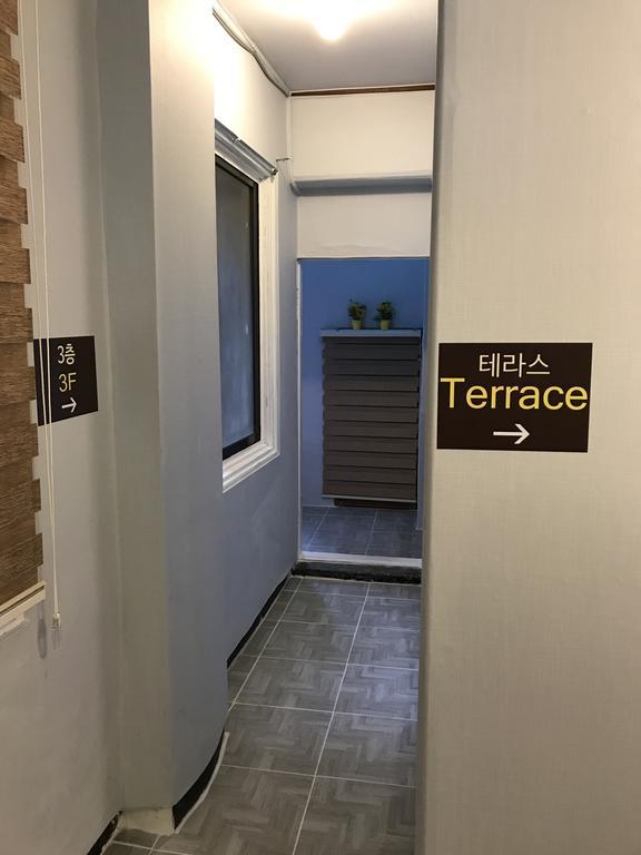 24 Guesthouse Jongno Tower Сеул Экстерьер фото