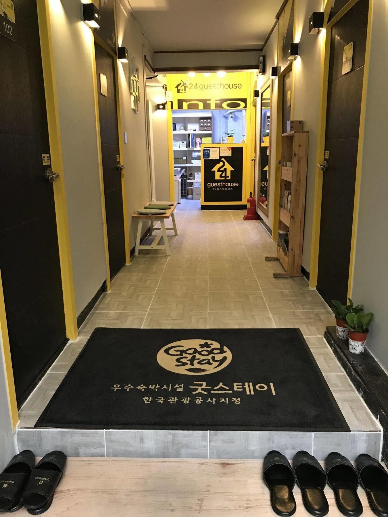 24 Guesthouse Jongno Tower Сеул Экстерьер фото
