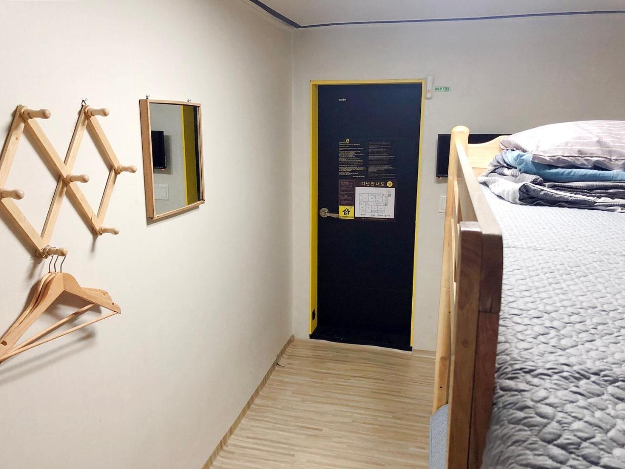 24 Guesthouse Jongno Tower Сеул Экстерьер фото