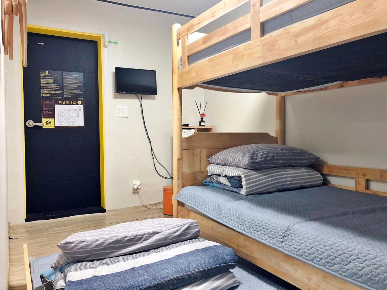 24 Guesthouse Jongno Tower Сеул Экстерьер фото